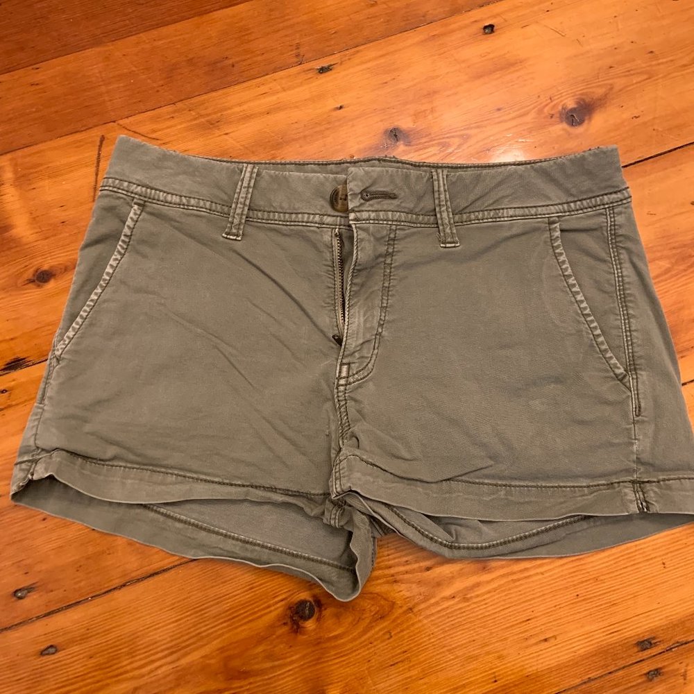 American Eagle Outfitters Green Khaki Shortie Shorts Super Stretch X